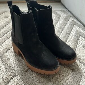 Trendy black, heeled boots